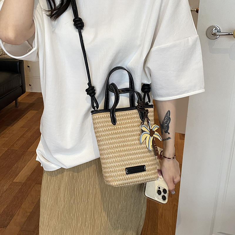 กระเป๋าถือสานทรงถังขนาดเล็กสำห - Women'S Fashion Trends 2026 Spring Summer บทวิจารณ์และราคา